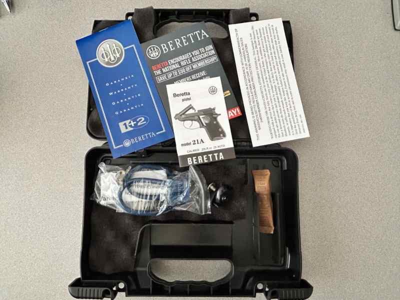 Beretta 21A Hard Case &amp; Manual