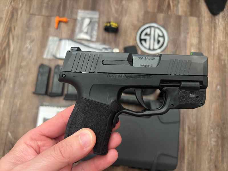 LNIB Sig Sauer 365-9-Bxr3 with Crimson Trace laser