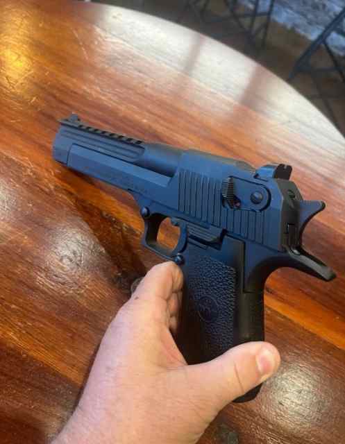 Desert Eagle 44 mag Magnum Research