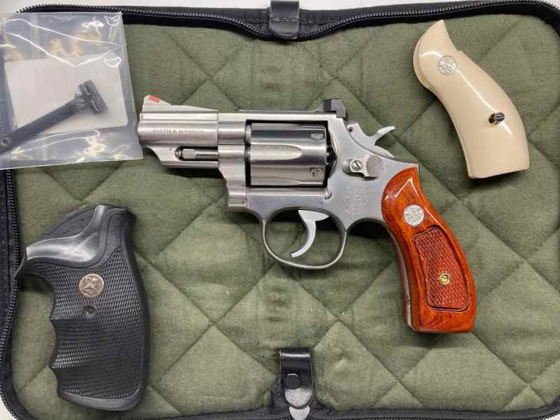 S&amp;W Model 66-2 Combat Magnum 2 1/2&quot; -  $800