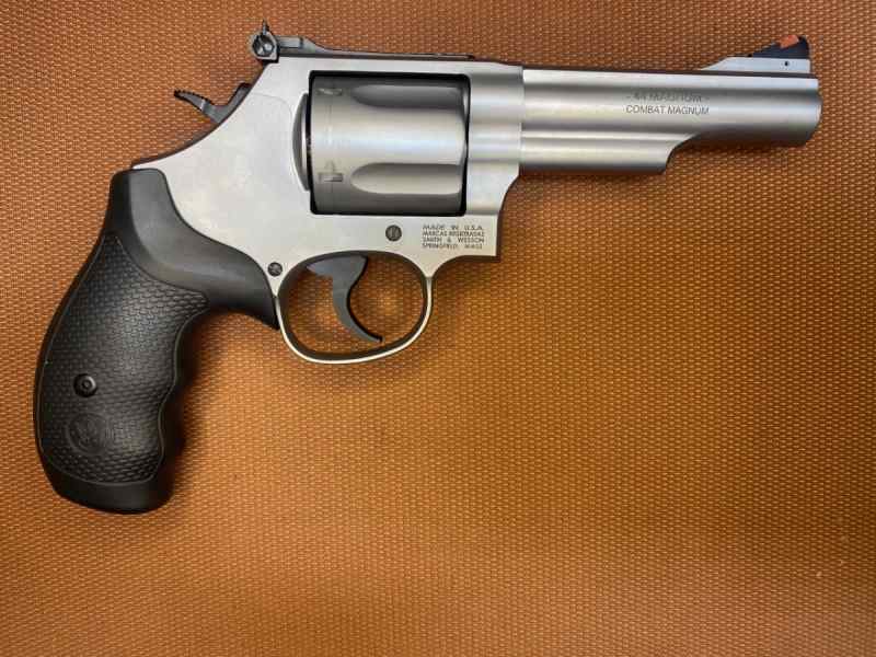 NEW IN THE BOX - Smith &amp; Wesson Model 69 - 44 Mag