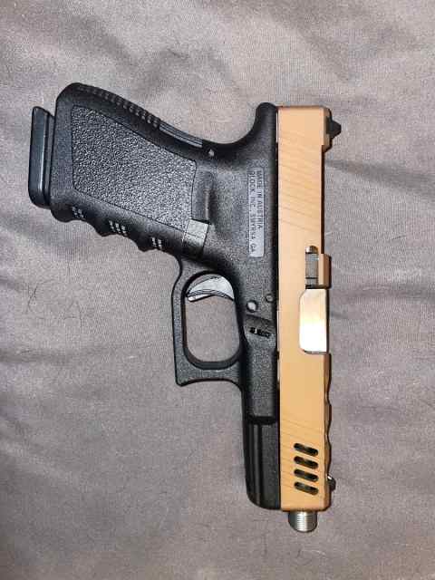 NEW CONDITION GLOCK 19 FOR SALE/FOR TRADE