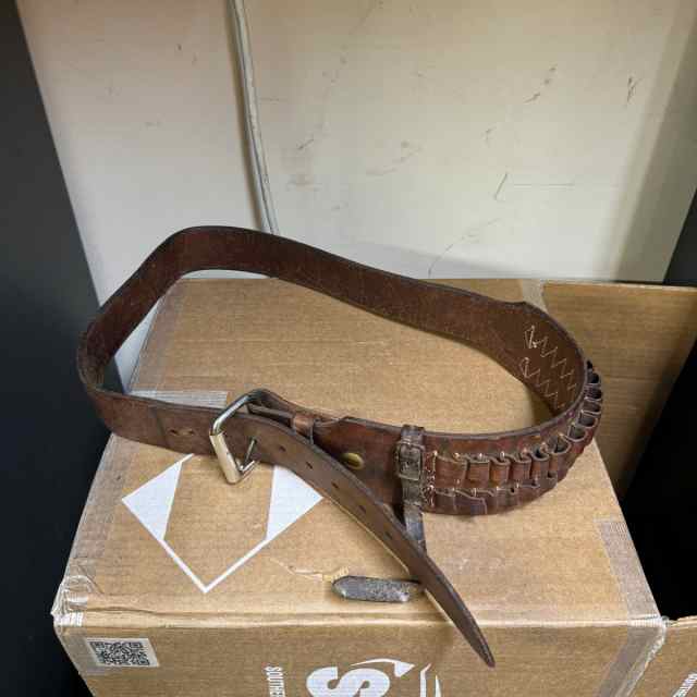 Vintage cowboy action leather belt, will ship