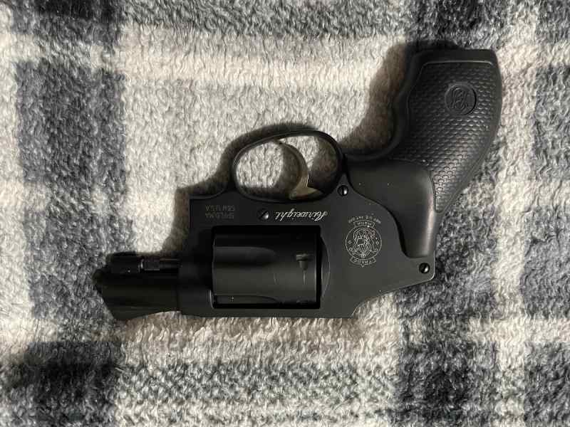 Smith and Wesson concealed hammer 442 ultralite