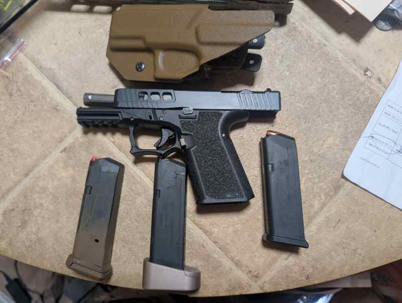 No serial p80 for sale w 3 mags 1 optic cut iwb 