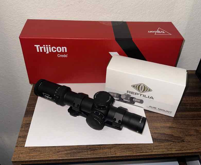 Trijicon Credo 1-8 w/ Reptilia mount