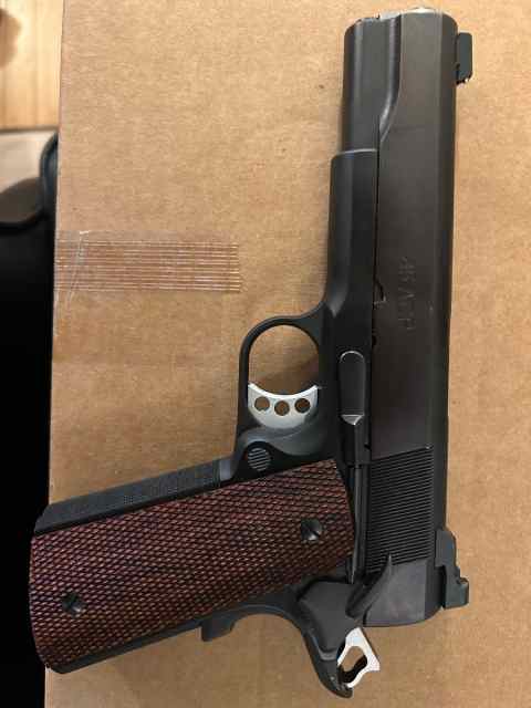 Les Baer Custom Carry 1911