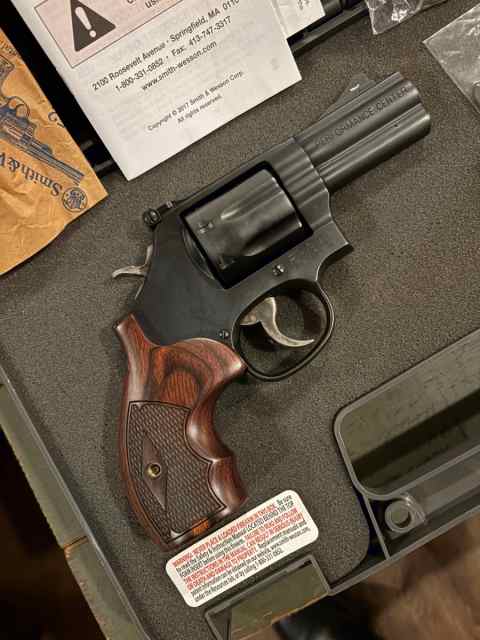 Smith and Wesson 586 L Comp