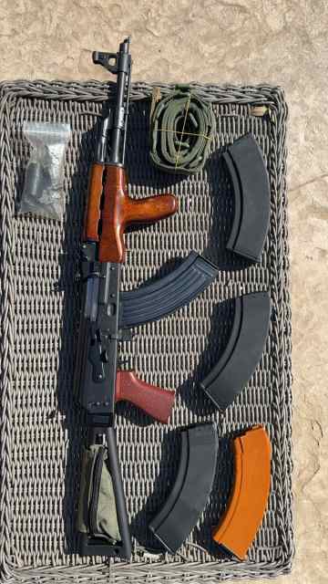 WTT for 6” Colt Python or 18” PARA FAL
