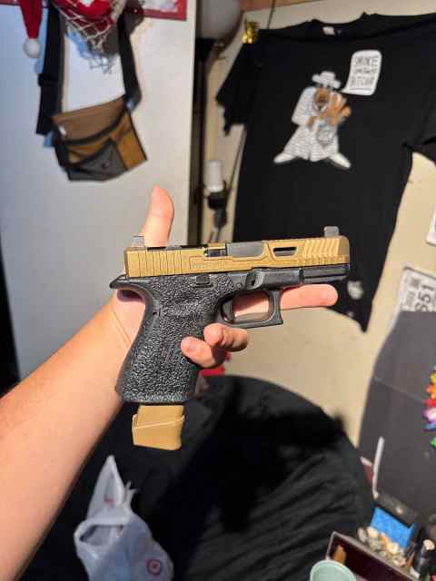I’m selling my custom built Glock 19 gen5