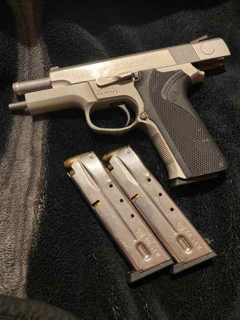 WTT S&amp;W 4043