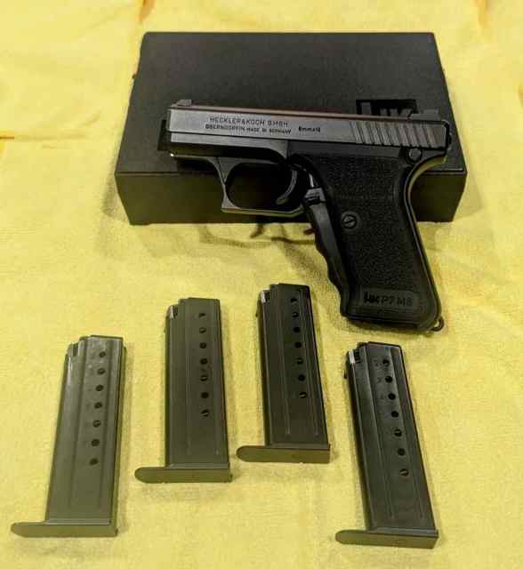 Heckler &amp; Koch P7M8 with 4 Magazines