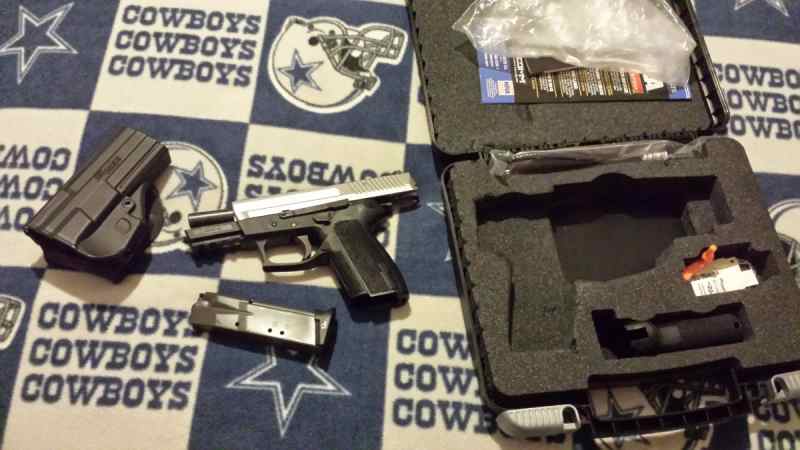 Like New Sig Sauer P2022 .40 S&amp;W