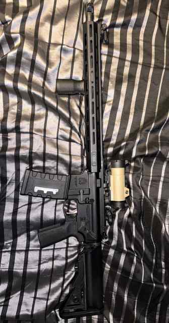 AR-15 saint victor 16in