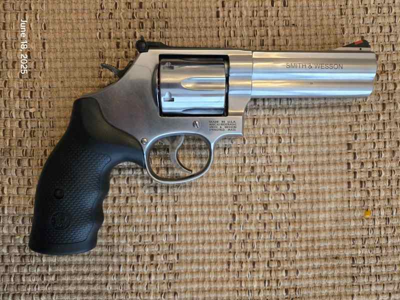Smith &amp; Wesson 686 4.13&quot; Barrel - NEVER FIRED!