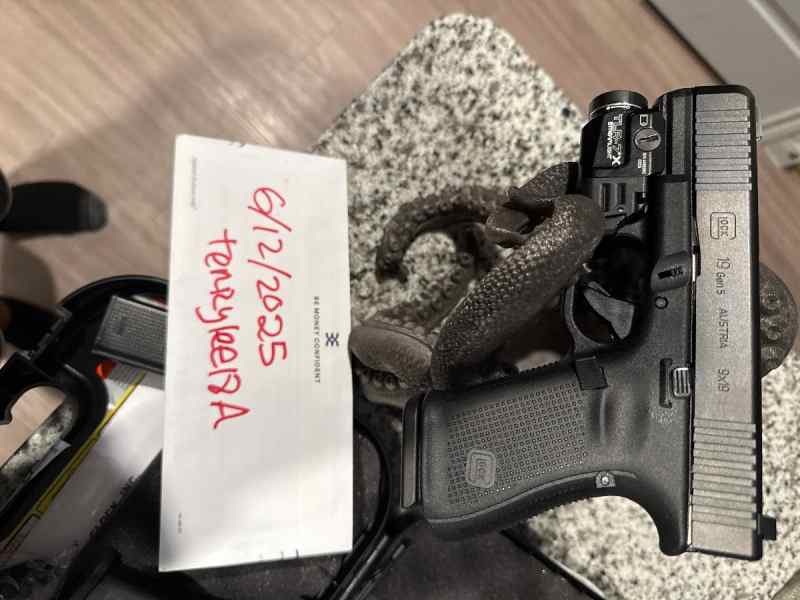  Rand new never fired glock 19 gen 5, trijicon tlr
