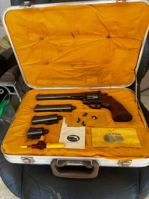 Dan Wesson Pistol Pack 357 Mag 4 Barrels w/Case