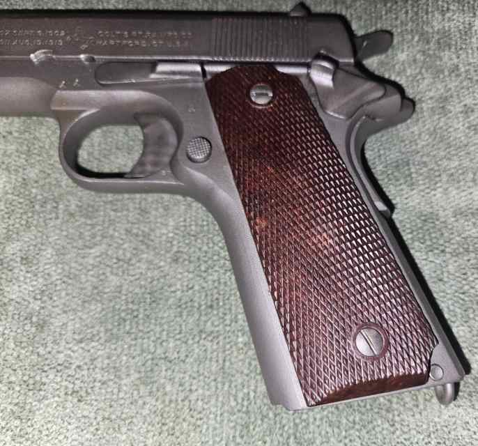 1911 left grip.jpg