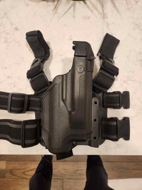 Blackhawk epoch drop leg holster for glock 17 w/ l