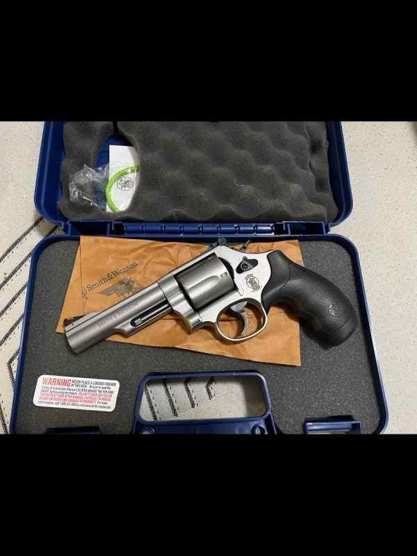 Smith and Wesson Model 69 .44 magnum