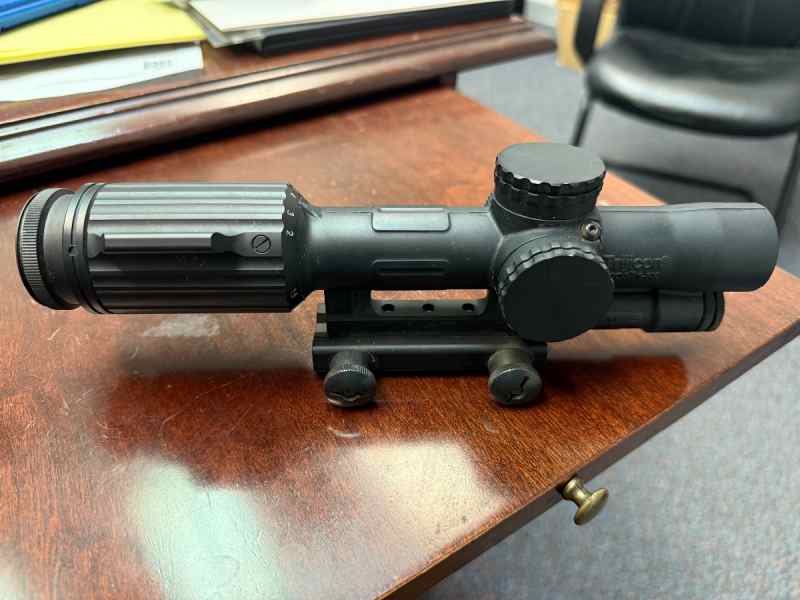 WTS Trijicon VCOG 1-6 300blk Red Segmented Reticle