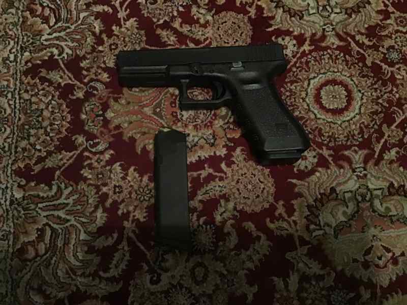 Glock 22 40 Cal Gen 3 w/nite sites $500