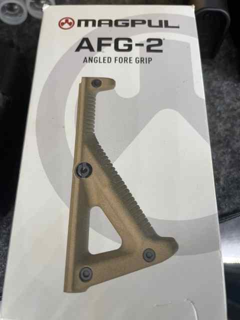 Magpul AFG-2 pic rail