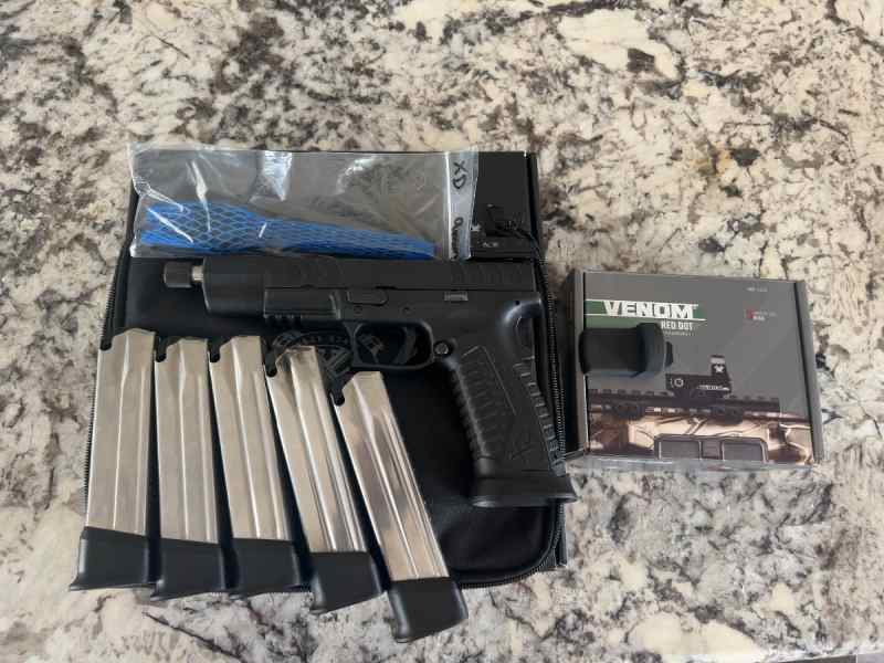 XDm Elite 5.25 w/extras