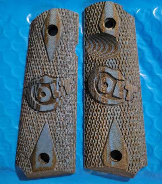 Colt logo grips