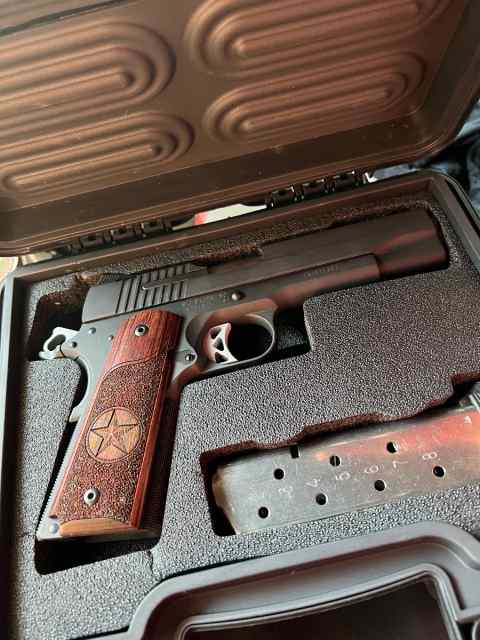 Sig Sauer 1911 Texas Edition with night Sights