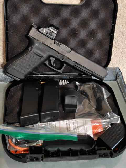 Like New 10mm Glock 40 MOS w/ Holosun 407C-X2
