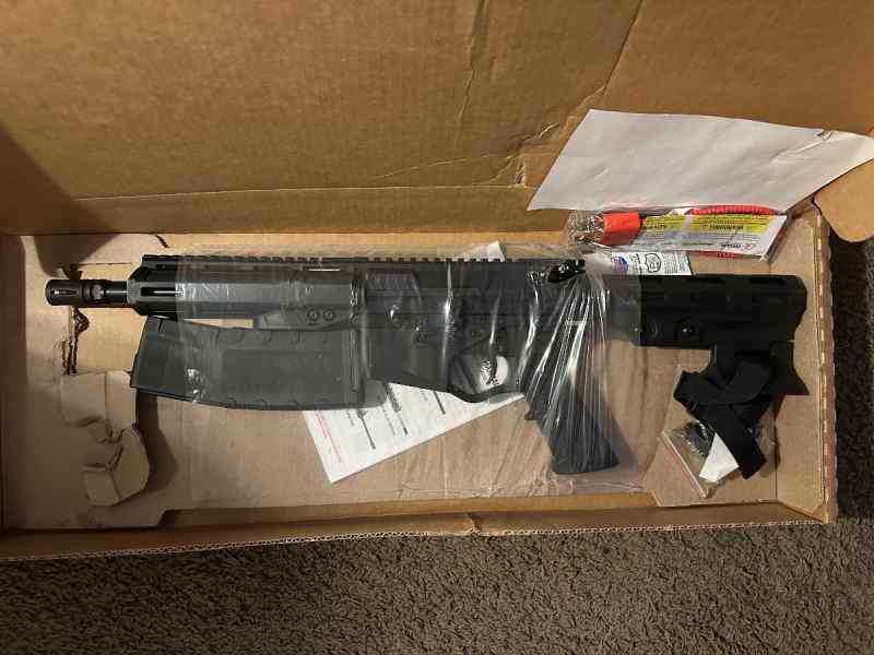 NEW IN BOX 7.5in AR15 BLKOUT PISTOL AND NEW AR 15