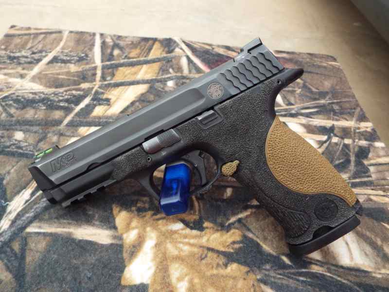 Nice Smith &amp; Wesson M&amp;P9 semi-auto pistol for sale