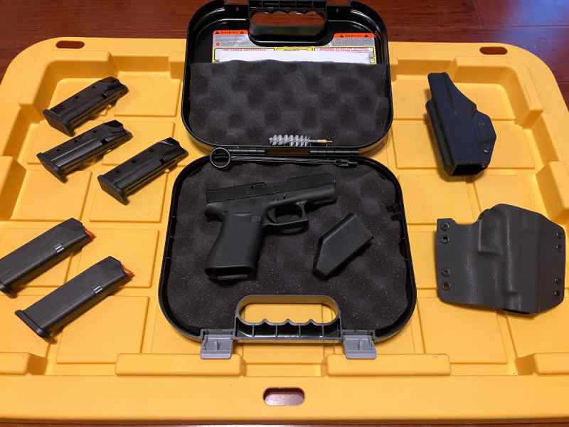 Glock 43x - 5 magazines and 2 holsters