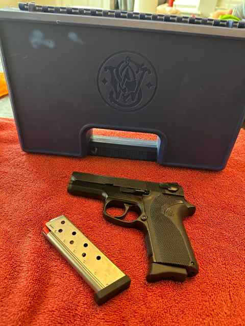 Smith and Wesson (S&amp;W) 3914 collectors grade 