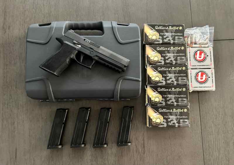 Sig Sauer p320 XTEN 10mm + Ammo