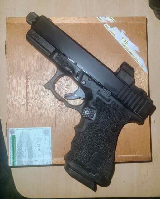 Custom Glock 19