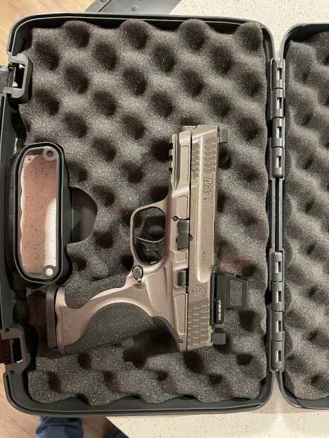 M&amp;P 2.0 Metal