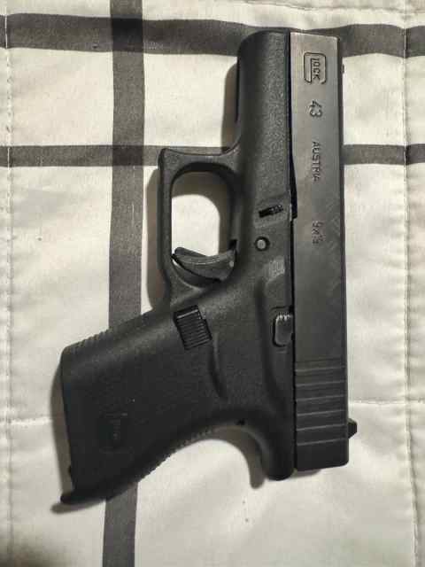 Glock 43 2 clips and case 